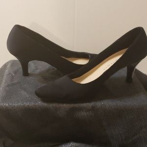 Karen Scott Pumps